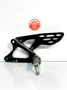 2009-2014 YAMAHA YZF R1 OEM LEFT FRONT DRIVER RIDER FOOT PEG REST W/ BRACKET