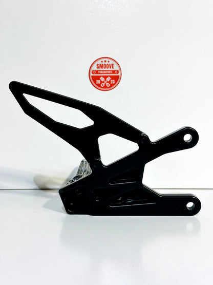 2020-2026 YAMAHA YZF R1 OEM LEFT RIDER FOOT PEG REST W/ BRACKET