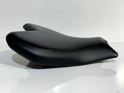 2022-2025 YAMAHA YZF R7 OEM FRONT DRIVER RIDER SEAT PAD PILON ASSEMBLY