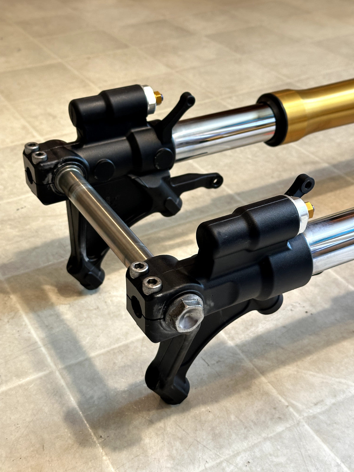 2008-2016 YAMAHA YZF R6 OEM FRONT FORKS SUSPENSION W/ TRIPLE TREE & CLIP ONS