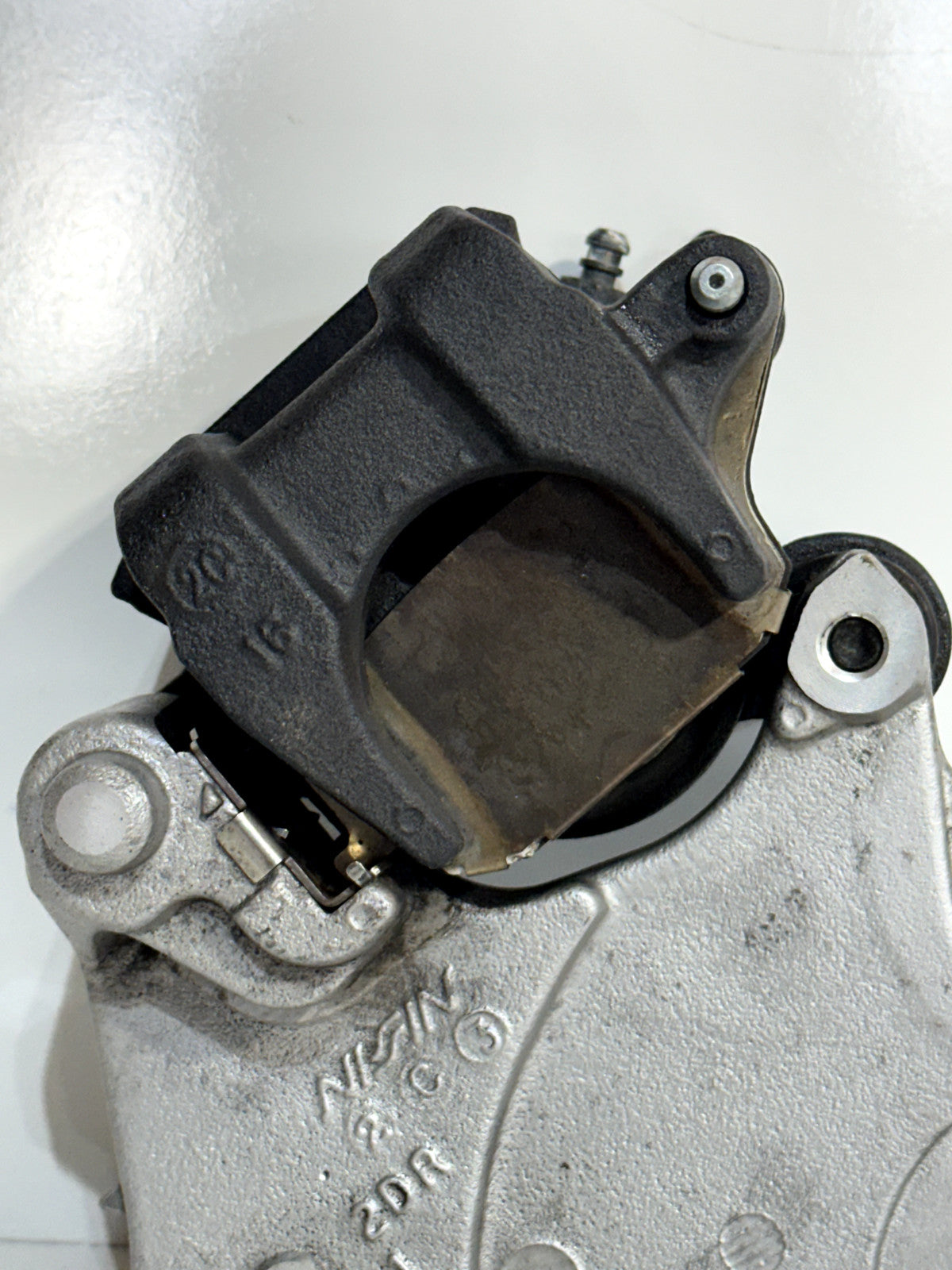 2022-2024 YAMAHA YZF R7 YZFR7 OEM REAR BACK BRAKE CALIPER & PADS W MOUNT BRACKET