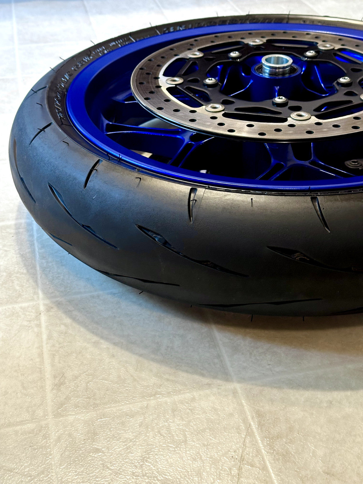 2020-2026 YAMAHA YZF R1 OEM FRONT WHEEL RIM ROTORS & TIRE ASSEMBLY BLUE