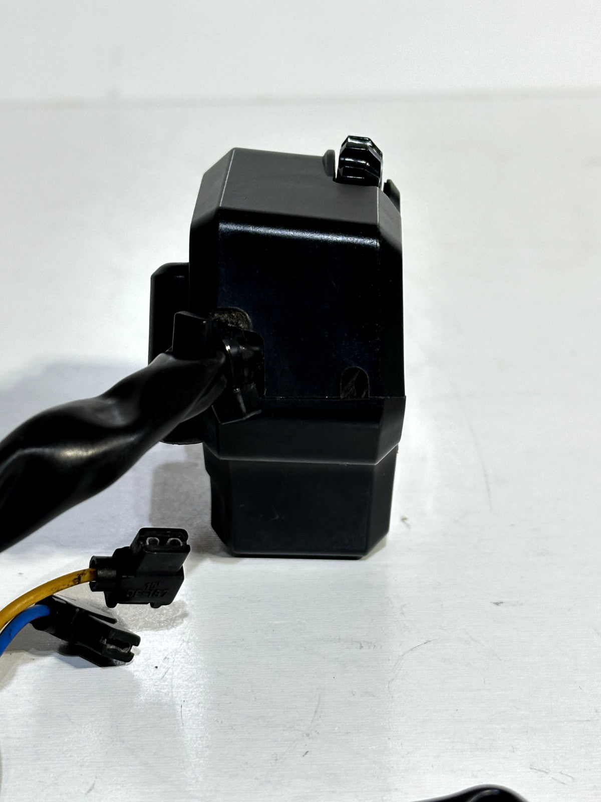 2015-2019 YAMAHA YZF R1 OEM RIGHT HANDLE BAR CONTROL START STOP KILL SWITCH