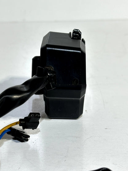 2015-2019 YAMAHA YZF R1 OEM RIGHT HANDLE BAR CONTROL START STOP KILL SWITCH
