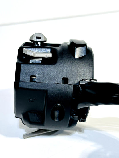 2021-2025 KAWASAKI NINJA ZX10R ZX10 OEM LEFT HANDLE BAR TURN HORN SIGNAL CONTROL