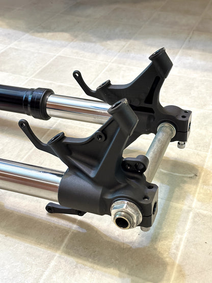 2015-2024 YAMAHA YZF R1 OEM FRONT FORK FORKS SUSPENSION & TRIPLE TREE + CLIP ONS