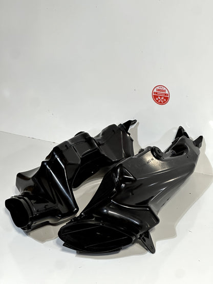 2009-2016 SUZUKI GSXR1000 GSXR 1000 OEM RIGHT LEFT RAM AIR INTAKE DUCT TUBE SET