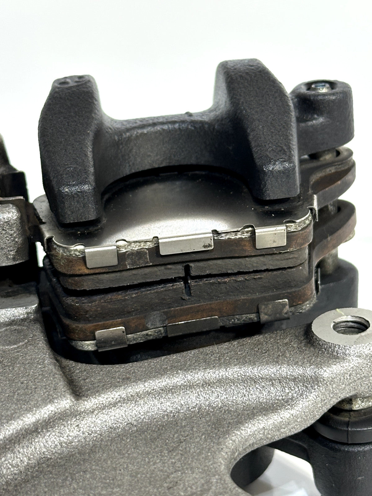 2020-2024 YAMAHA YZF-R1 YZF R1 OEM REAR BACK BRAKE CALIPER W/ BRACKET