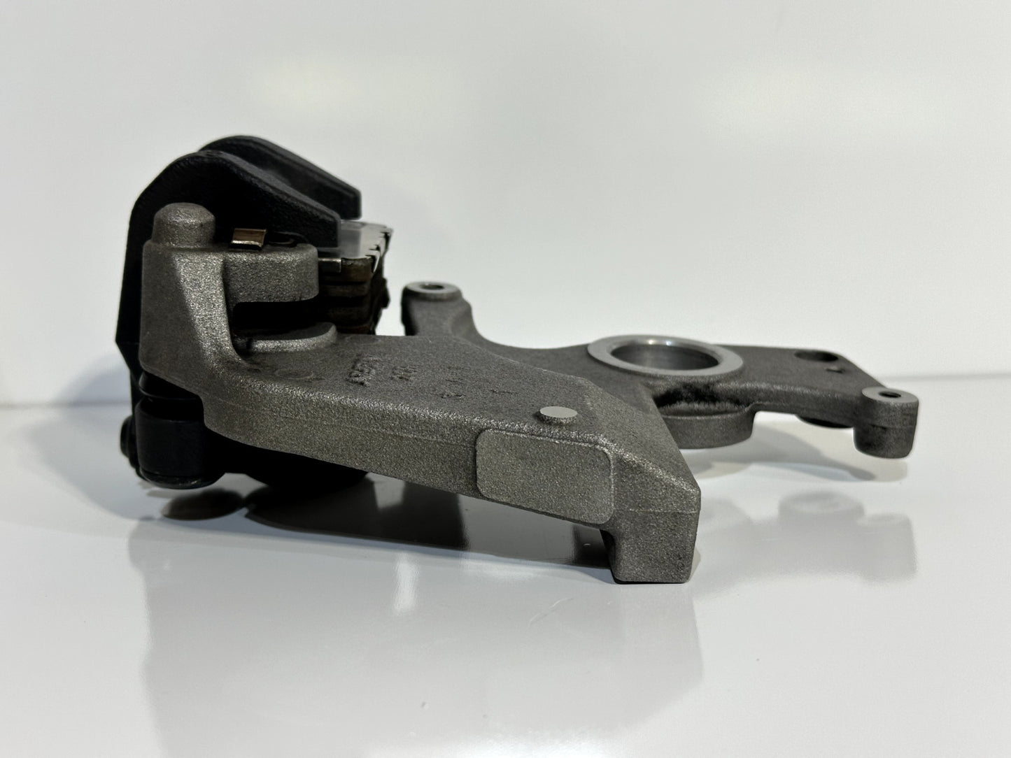 2020-2024 YAMAHA YZF-R1 YZF R1 OEM REAR BACK BRAKE CALIPER W/ BRACKET