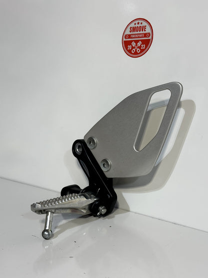 2022-2025 YAMAHA XSR900 XSR 900 OEM LEFT SIDE FOOT PEG REST W/ BRACKET