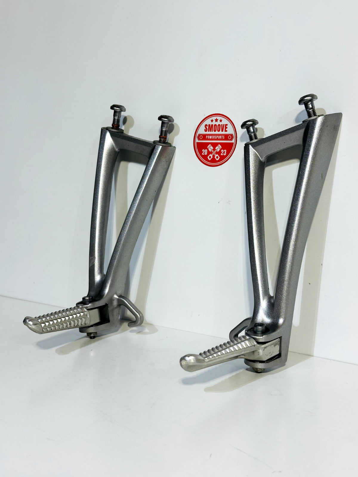 2008-2016 YAMAHA YZF R6 OEM LEFT RIGHT REAR BACK PASSENGER FOOT PEG REAR SET