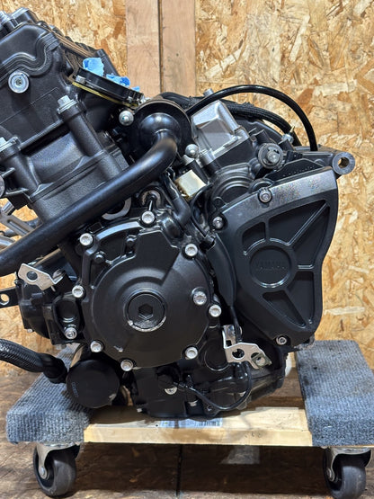 2020-2026 YAMAHA YZF R1 R1M OEM COMPLETE ENGINE MOTOR ASSEMBLY STRONG RUNNER 2K MILES
