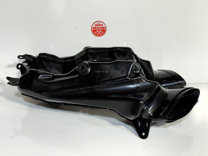 2009-2016 SUZUKI GSXR1000 GSXR 1000 OEM RIGHT LEFT RAM AIR INTAKE DUCT TUBE SET
