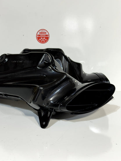 2009-2016 SUZUKI GSXR1000 GSXR 1000 OEM RIGHT LEFT RAM AIR INTAKE DUCT TUBE SET