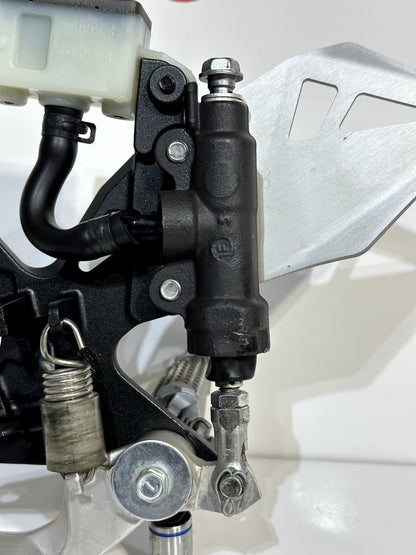 2021-2025 KAWASAKI NINJA ZX10R ZX 10 OEM REAR BRAKE MASTER CYLINDER W/ FOOT PEG