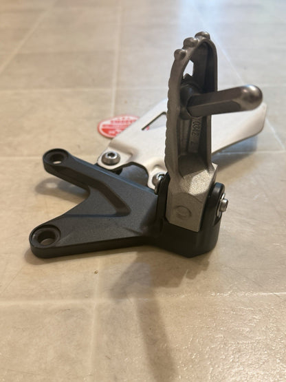 2021-2025 KAWASAKI NINJA ZX10R OEM LEFT RIDER FOOT PEG REST W/ BRACKET