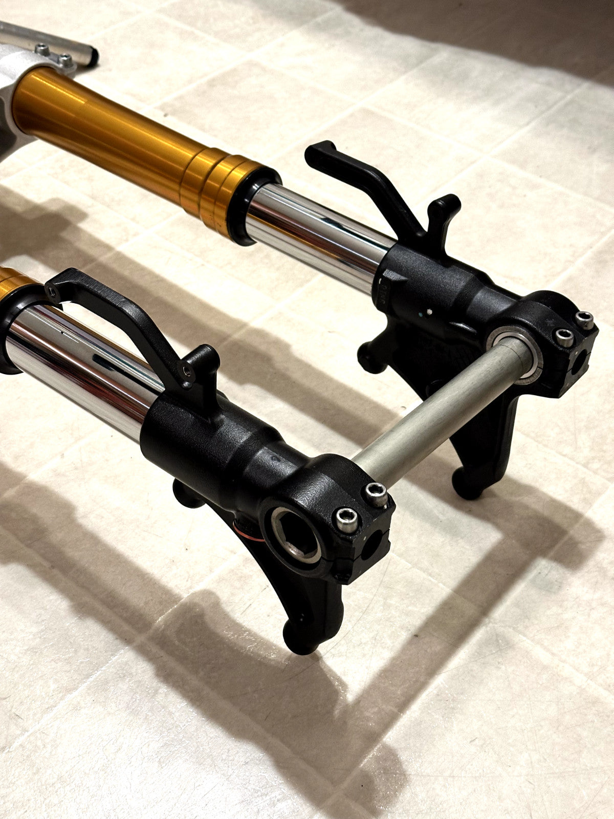 2011-2015 KAWASAKI NINJA ZX10R OEM FRONT FORKS SUSPENSION W/ TRIPLE TREE & BARS