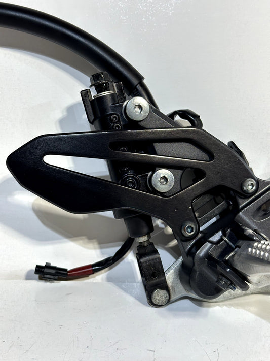 2022-2025 YAMAHA YZF R7 YZFR7 OEM BREMBO REAR BRAKE MASTER CYLINDER W/ FOOT PEG