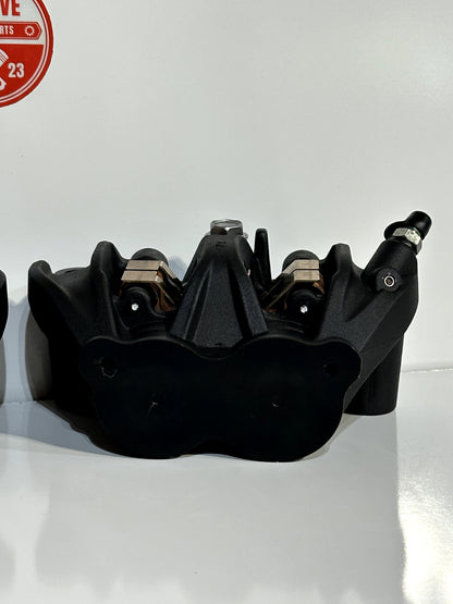 2023-2025 KAWASAKI NINJA ZX4RR OEM RIGHT LEFT FRONT BRAKE CALIPER SET W/ PADS