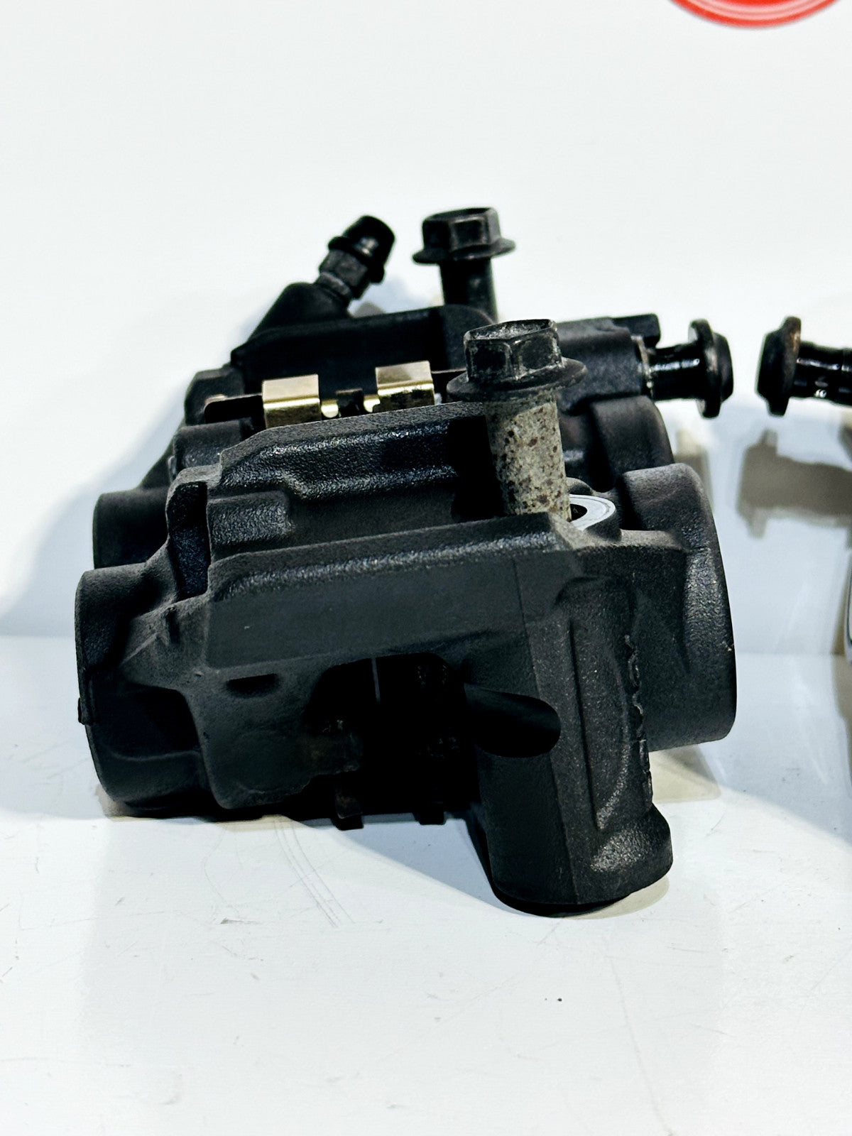 2022-2025 YAMAHA YZF R7 OEM LEFT & RIGHT FRONT BRAKE CALIPER SET W/ HARDWARE
