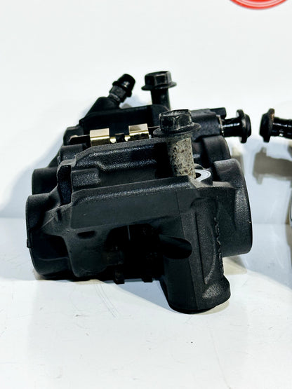2022-2025 YAMAHA YZF R7 OEM LEFT & RIGHT FRONT BRAKE CALIPER SET W/ HARDWARE