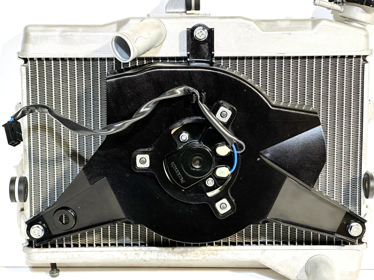 2022-2025 YAMAHA YZF R7 OEM RADIATOR ENGINE MOTOR COOLANT COOLER W/ BLOWER FAN