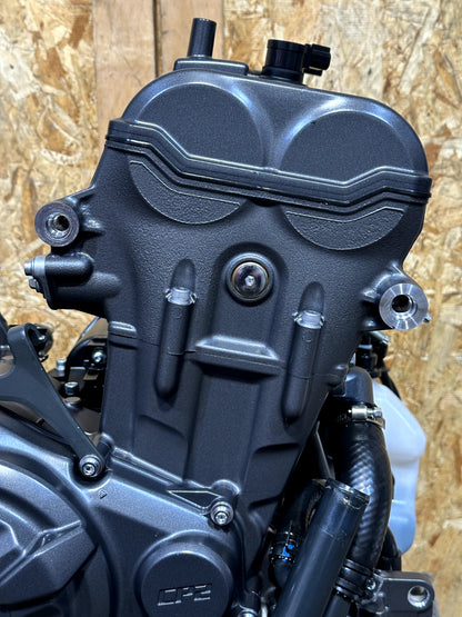 2022-2025 YAMAHA YZF R7 OEM COMPLETE ENGINE MOTOR ASSEMBLY 789 MILES MINT