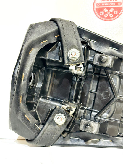 2022-2025 YAMAHA YZF R7 OEM REAR BACK PASSENGER SEAT PAD PILON ASSEMBLY