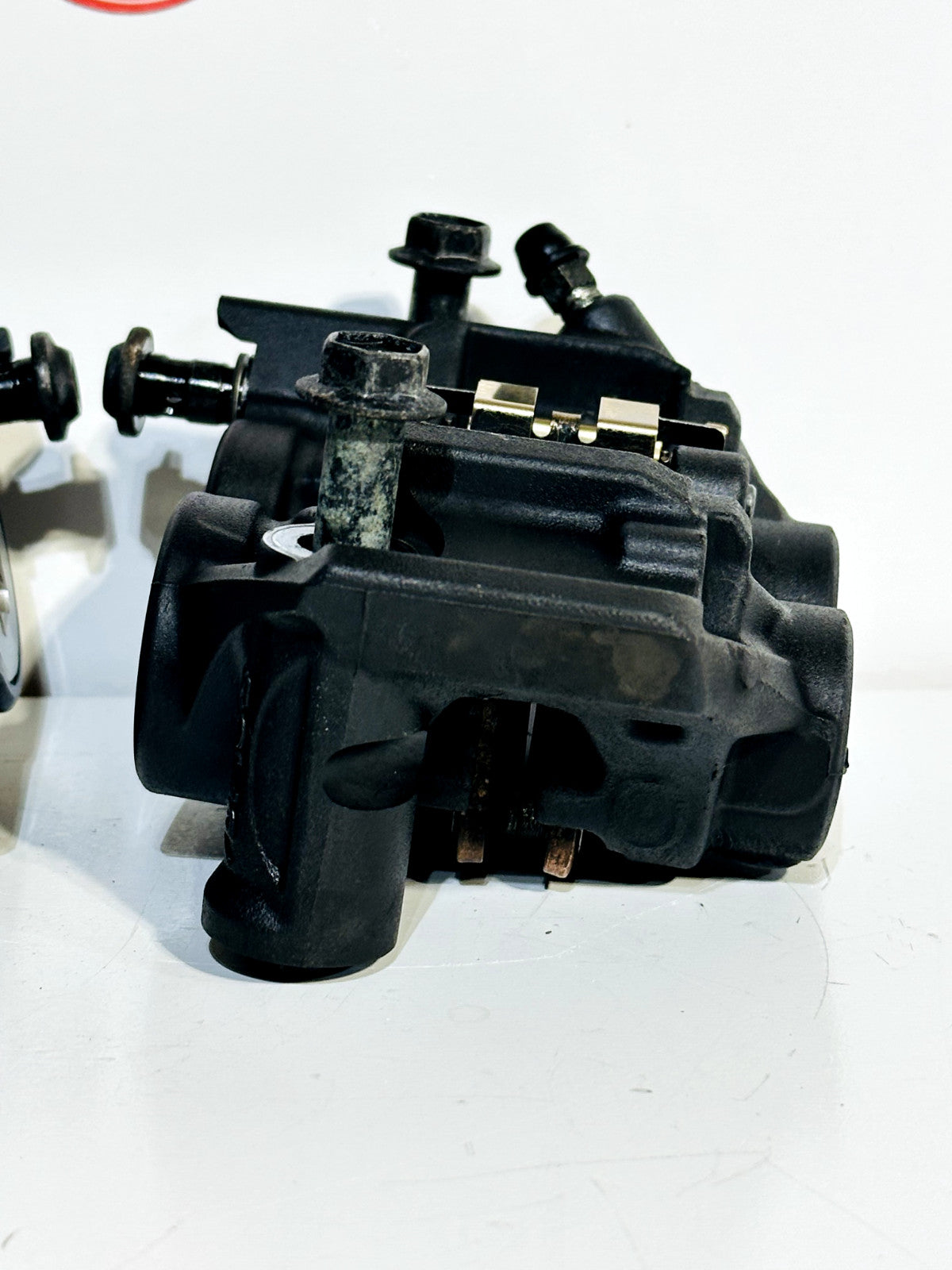 2022-2025 YAMAHA YZF R7 OEM LEFT & RIGHT FRONT BRAKE CALIPER SET W/ HARDWARE