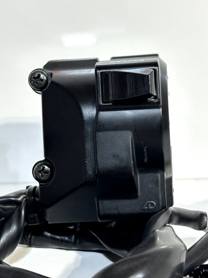 2020-2024 YAMAHA YZF-R1 YZF R1 OEM LEFT HANDLE BAR TURN SIGNAL CONTROL SWITCH