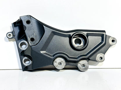 2022-2025 YAMAHA YZF R7 OEM LEFT & RIGHT FRAME COVER PANEL FOOT PEG BRACKET SET