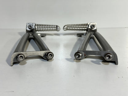 2008-2016 YAMAHA YZF R6 OEM LEFT RIGHT REAR BACK PASSENGER FOOT PEG REAR SET