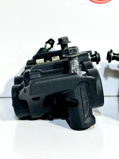 2022-2025 YAMAHA YZF R7 OEM LEFT & RIGHT FRONT BRAKE CALIPER SET W/ HARDWARE