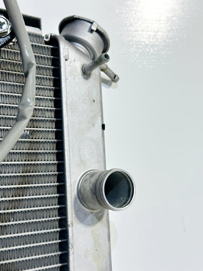 2024-2027 KAWASAKI NINJA ZX6R ZX636 OEM RADIATOR ENGINE MOTOR COOLER W/ FAN