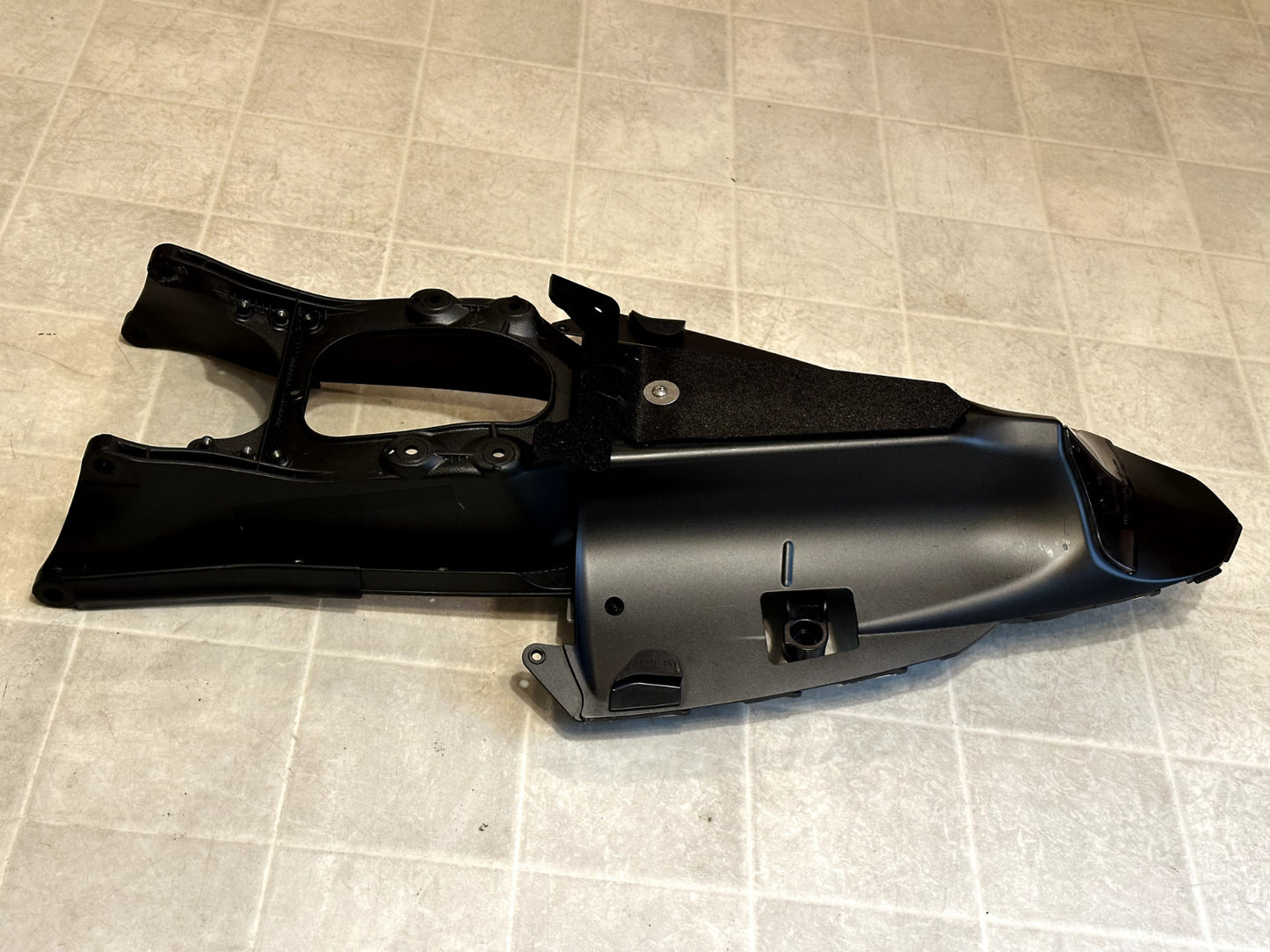 2009-2014 YAMAHA YZF R1 OEM SUBFRAME REAR BACK TAIL SUB FRAME W/ TAIL LIGHT