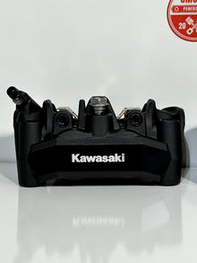 2023-2025 KAWASAKI NINJA ZX4RR OEM RIGHT LEFT FRONT BRAKE CALIPER SET W/ PADS