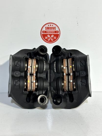 2023-2026 KAWASAKI NINJA ZX4RR OEM RIGHT LEFT FRONT BRAKE CALIPER SET W/ PADS
