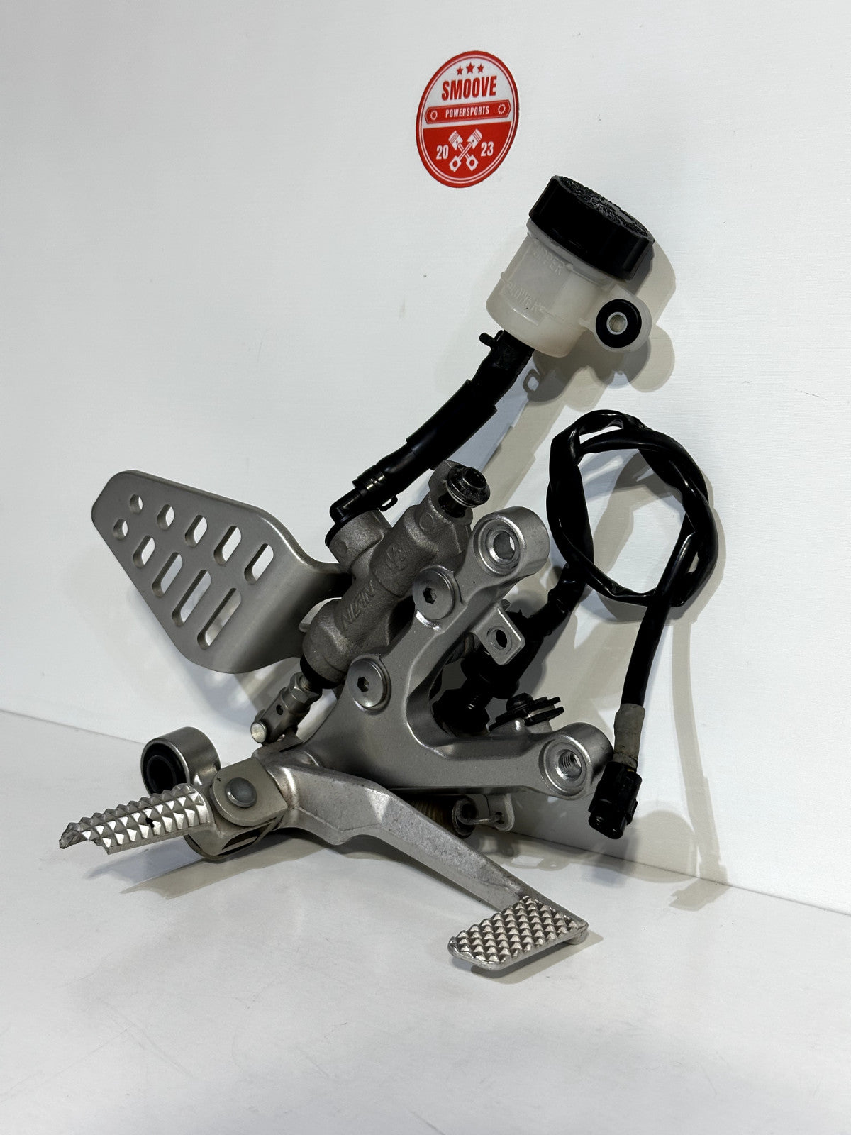 2008-2016 YAMAHA YZF R6 OEM RIGHT FOOT PEG REST W/ REAR BRAKE CALIPER ASSEMBLY