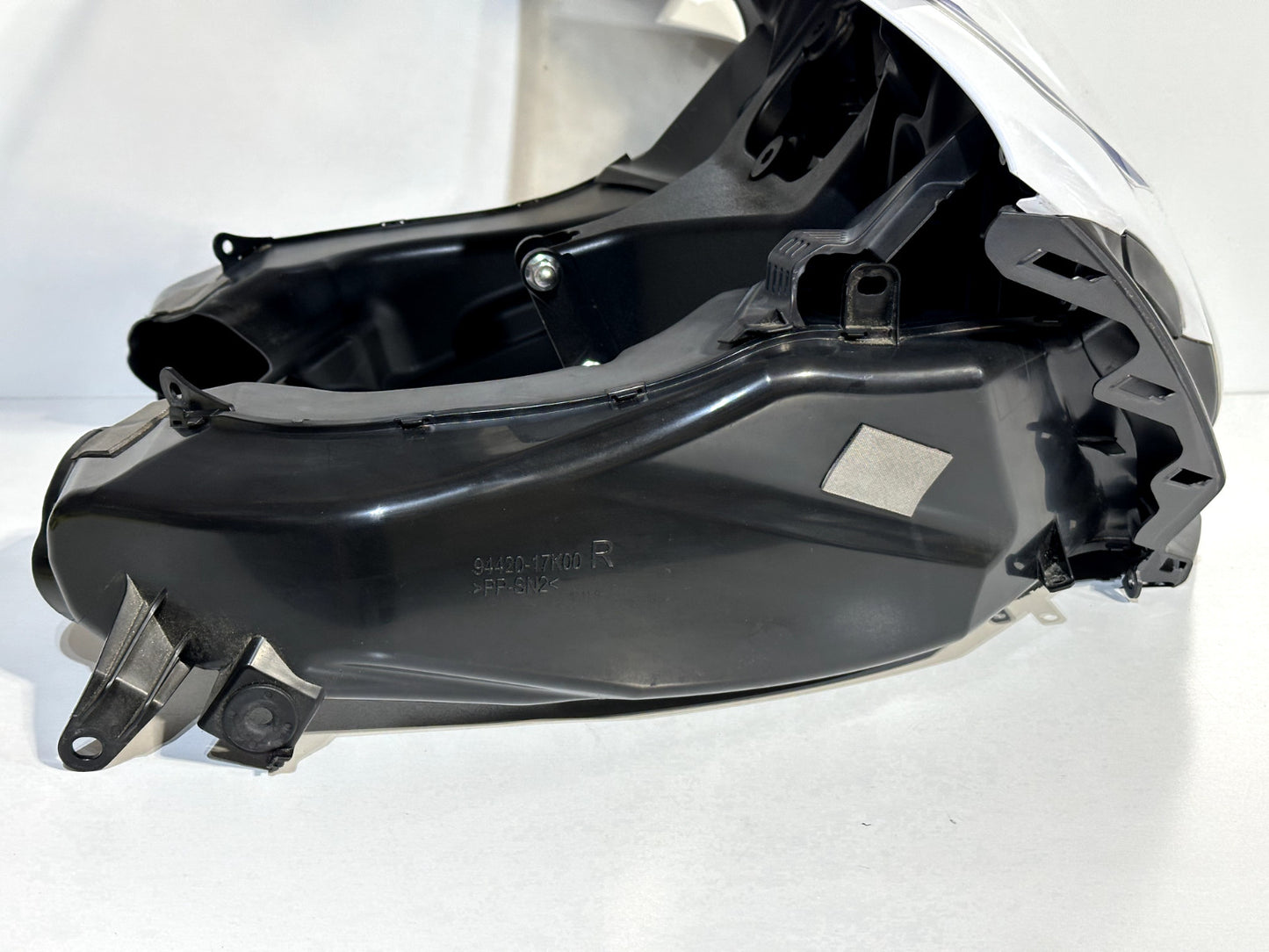 2018 2017-2025 SUZUKI GSXR1000 OEM FRONT HEADLIGHT W/ COWLING & WINDSHIELD WHITE