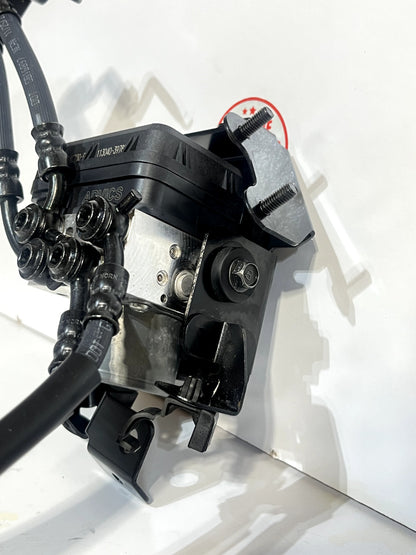 2022-2024 YAMAHA YZF R7 OEM ABS PUMP UNIT MODULE W/ ABS BRAKE LINES & PUMP MOUNT