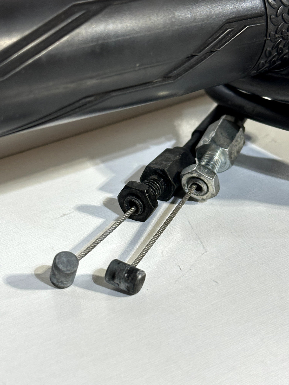 2008-2016 YAMAHA YZF R6 OEM THROTTLE TUBE & HOUSING W/ CABLES