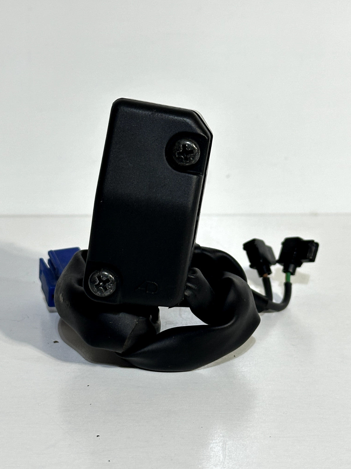 2008-2016 YAMAHA YZF R6 OEM RIGHT HANDLE BAR START STOP KILL SWITCH