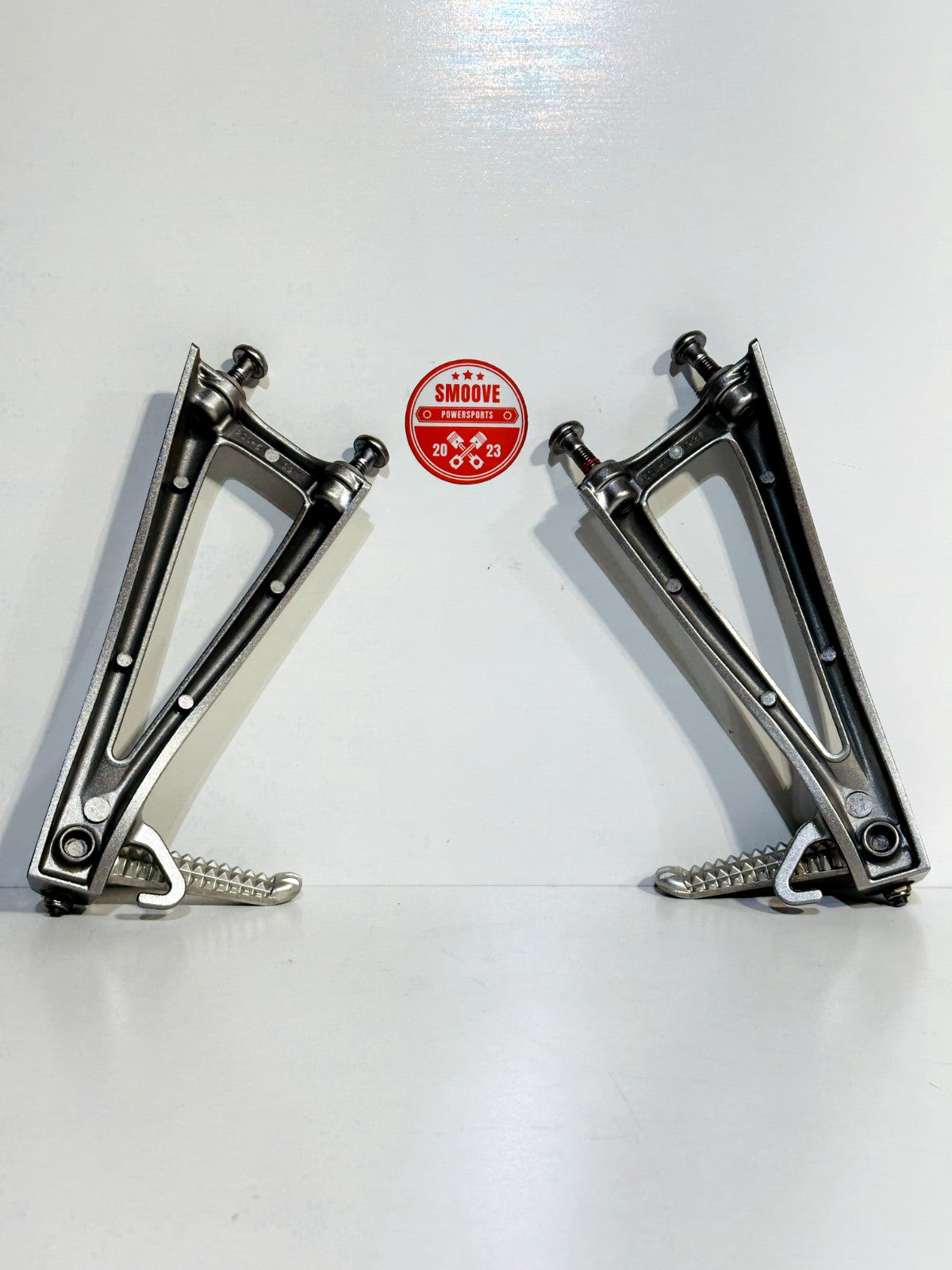 2008-2016 YAMAHA YZF R6 OEM LEFT RIGHT REAR BACK PASSENGER FOOT PEG REAR SET