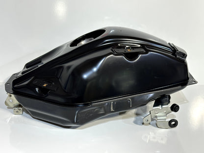 2018-2020 YAMAHA MT 07 MT-07 GAS FUEL TANK PETROL RESERVOIR FUEL CELL W/ BRACKET