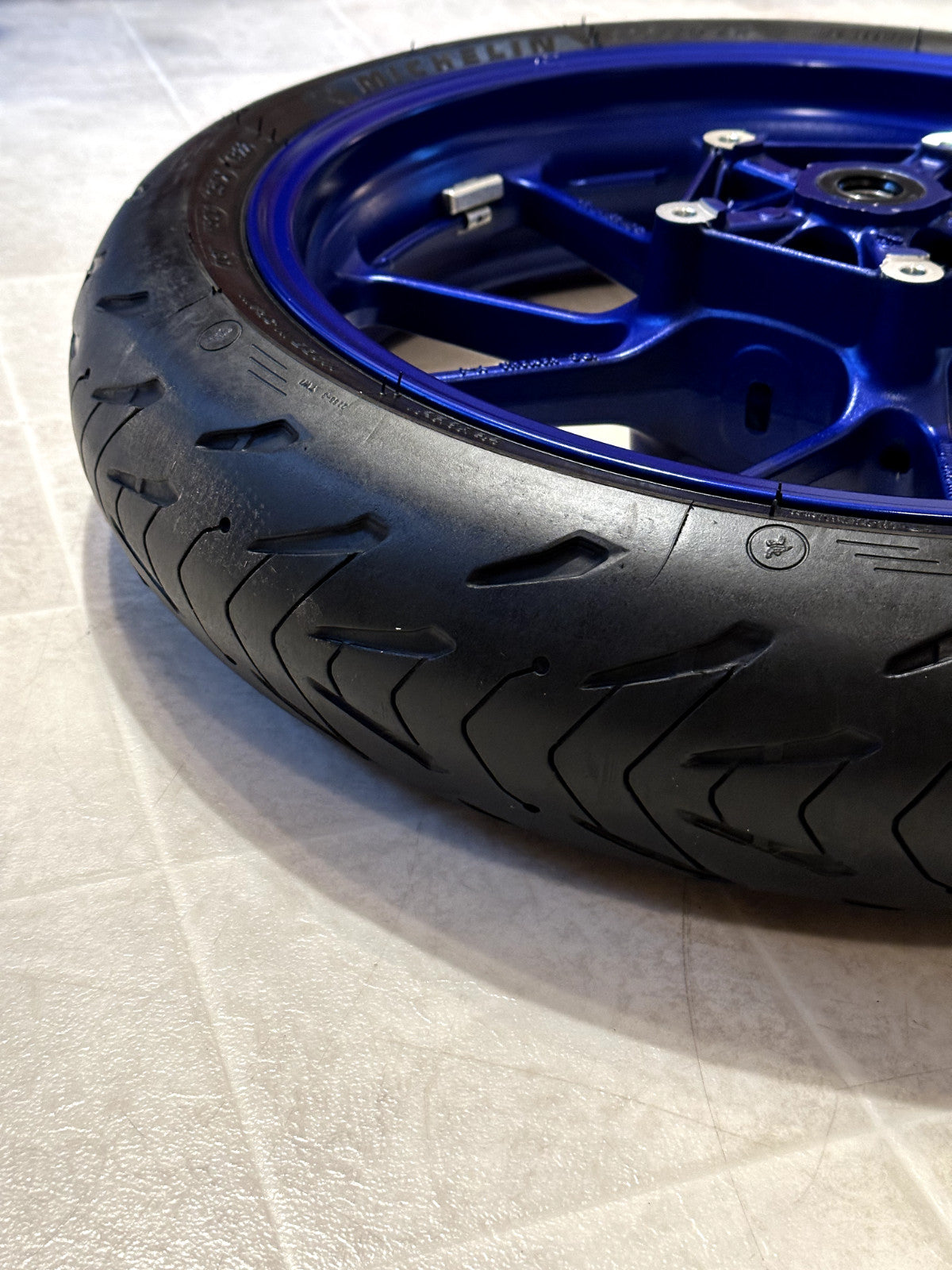 2022-2025 YAMAHA YZF R7 OEM FRONT WHEEL RIM & TIRE ASSEMBLY BLUE