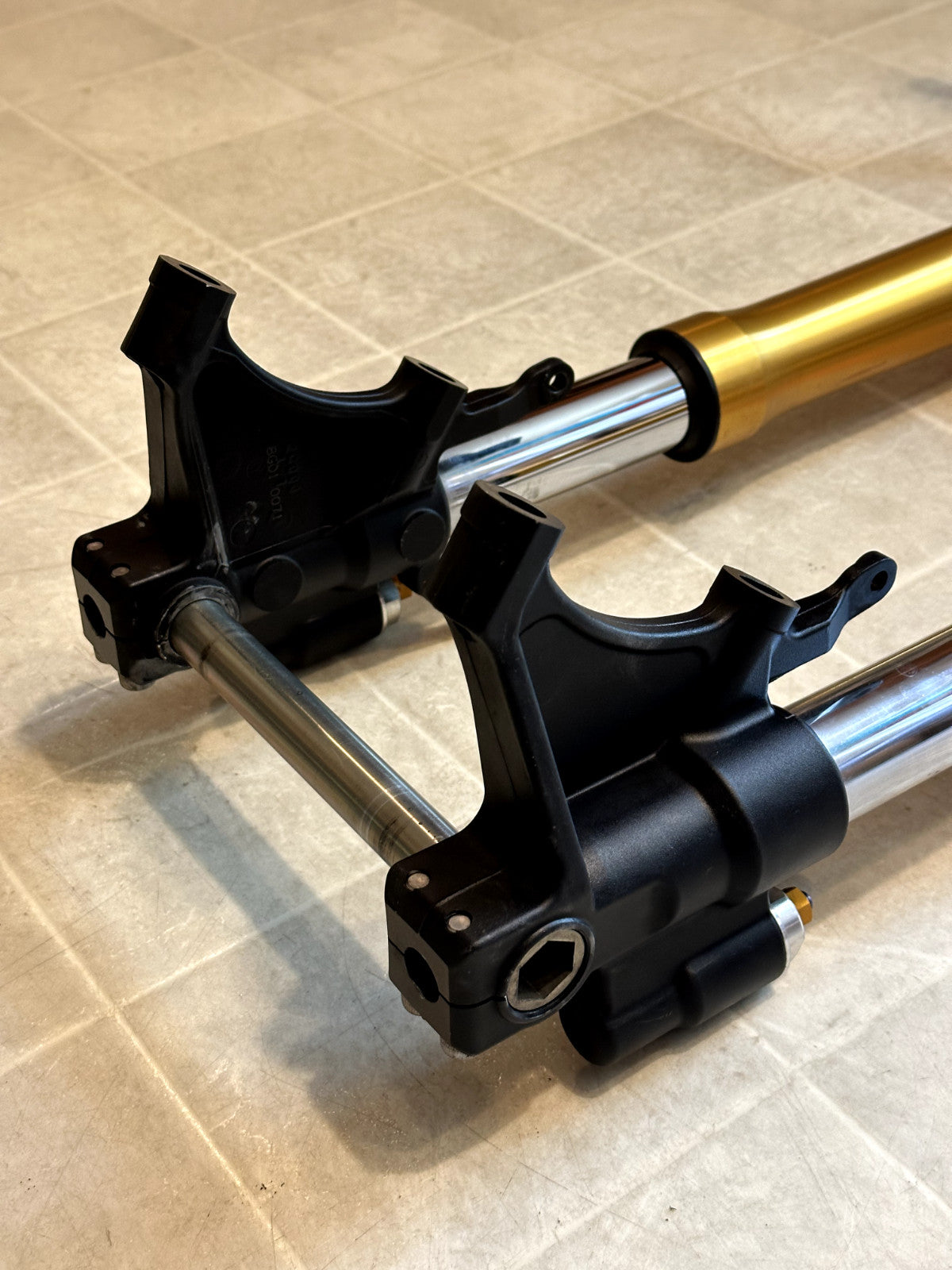 2008-2016 YAMAHA YZF R6 OEM FRONT FORKS SUSPENSION W/ TRIPLE TREE & CLIP ONS