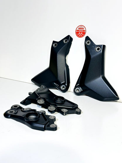 2022-2025 YAMAHA YZF R7 OEM LEFT & RIGHT FRAME COVER PANEL FOOT PEG BRACKET SET