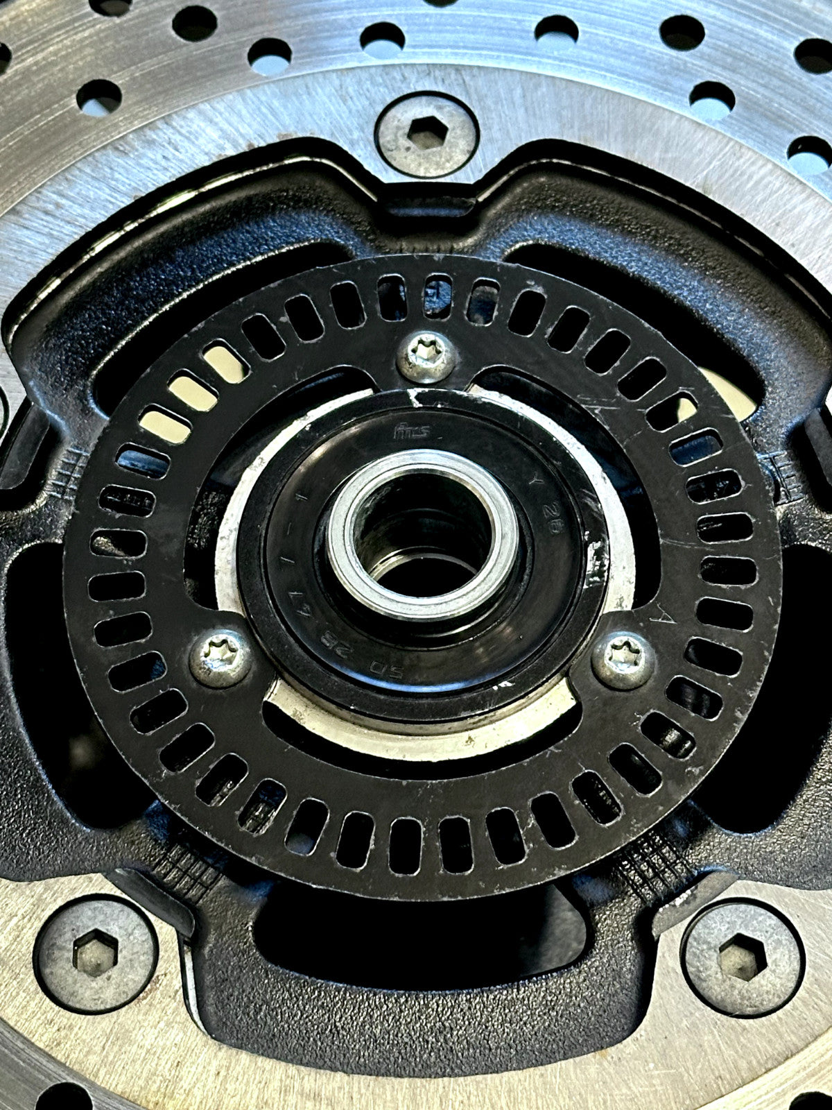 2022-2025 YAMAHA YZF R7 OEM REAR BACK WHEEL RIM ROTOR SPROCKET & TIRE BLACK