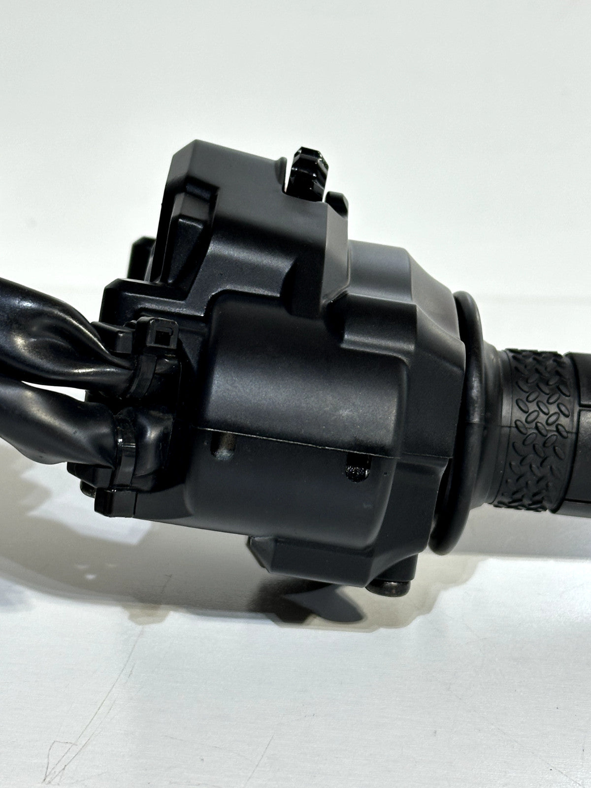 2020-2025 YAMAHA YZF R1 OEM THROTTLE GRIP HOUSING CONTROL SWITCH RIDE BY WIRE