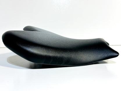 2022-2025 YAMAHA YZF R7 OEM FRONT DRIVER RIDER SEAT PAD PILON ASSEMBLY